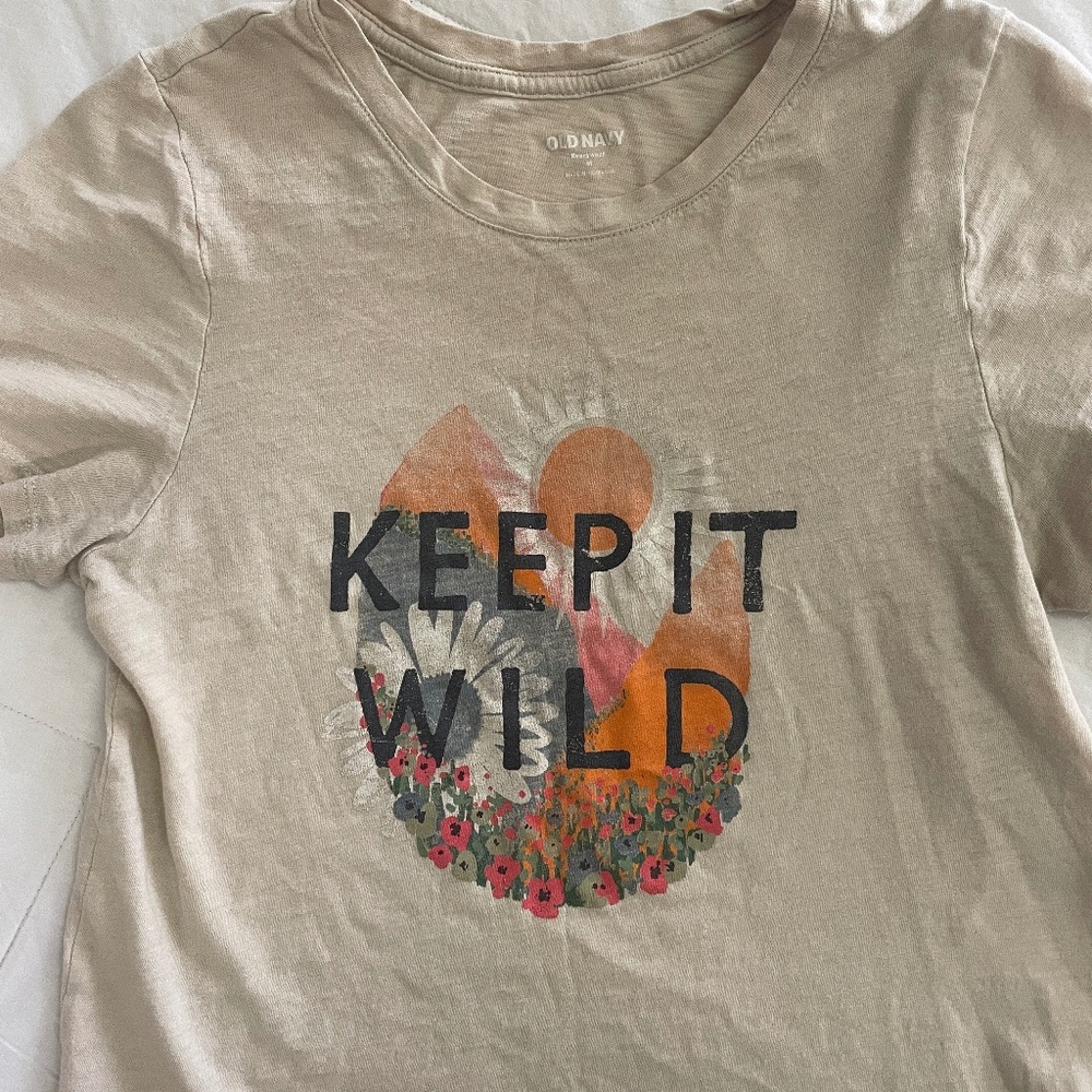 Old Navy 'Keep It Wild' T-shirt Women's Medium